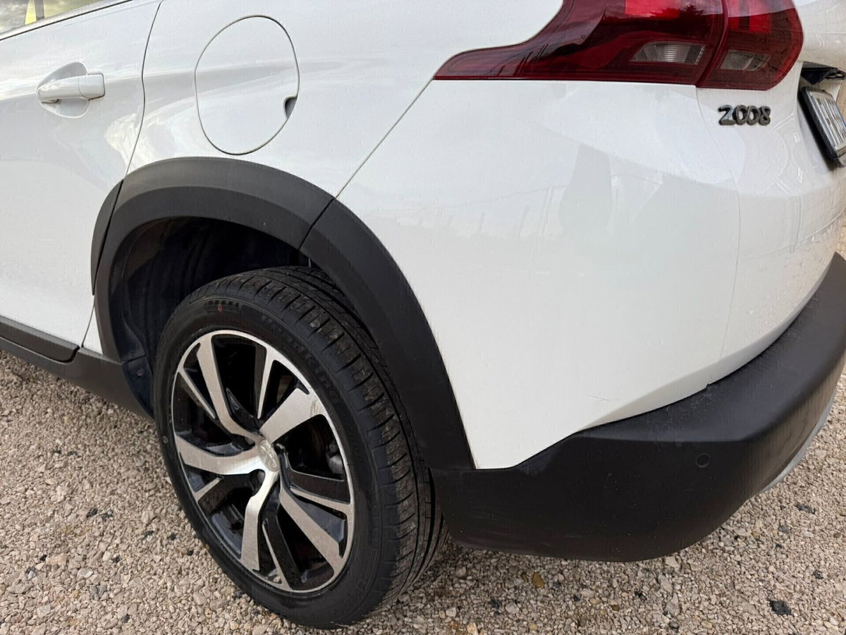 Peugeot 2008 100 Black Matt (16)