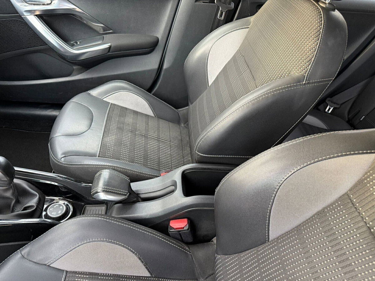 Peugeot 2008 100 Black Matt (19)