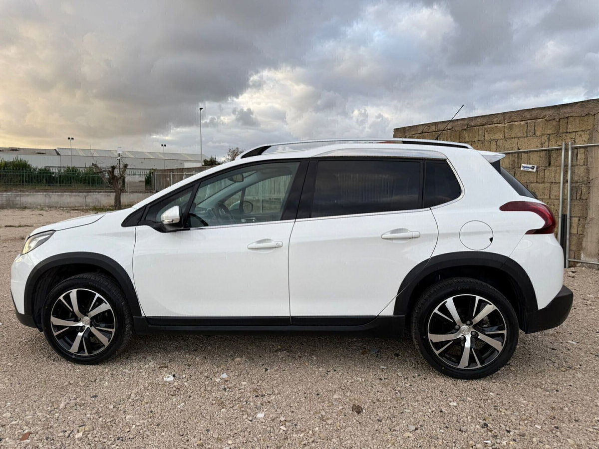 Peugeot 2008 100 Black Matt (2)