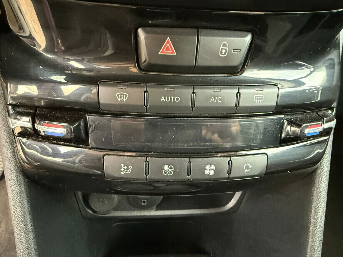Peugeot 2008 100 Black Matt (20)