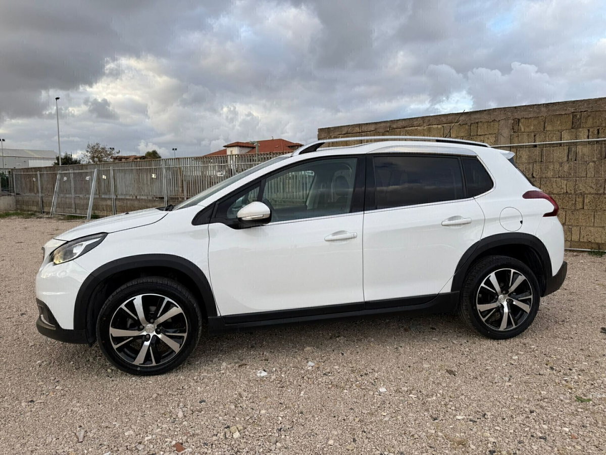 Peugeot 2008 100 Black Matt (7)