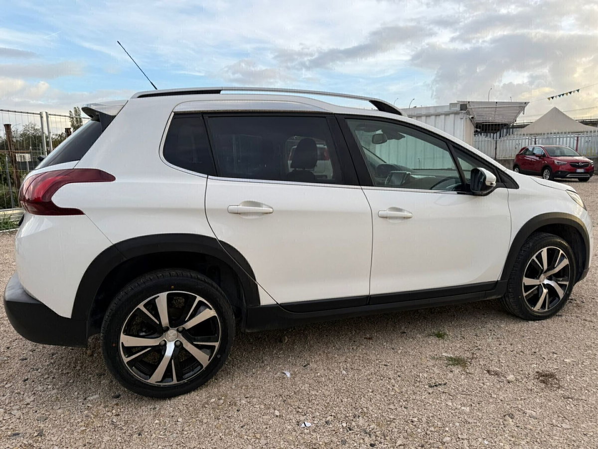 Peugeot 2008 100 Black Matt (9)