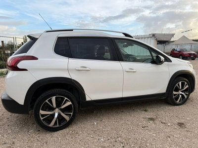 Peugeot 2008 100 Black Matt (9)