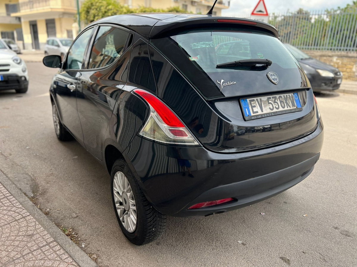 Lancia Ypsilon 0.9 TwinAir 85 CV 5 porte Metano Ecochic Elle (2)