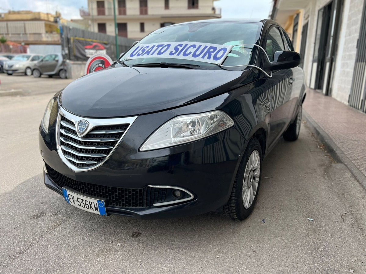 Lancia Ypsilon 0.9 TwinAir 85 CV 5 porte Metano Ecochic Elle (3)