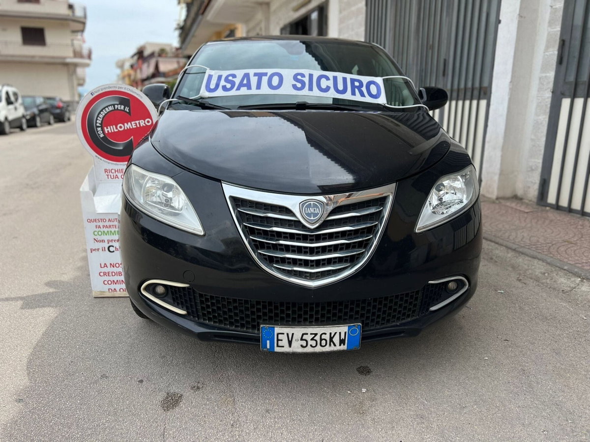 Lancia Ypsilon 0.9 TwinAir 85 CV 5 porte Metano Ecochic Elle (5)