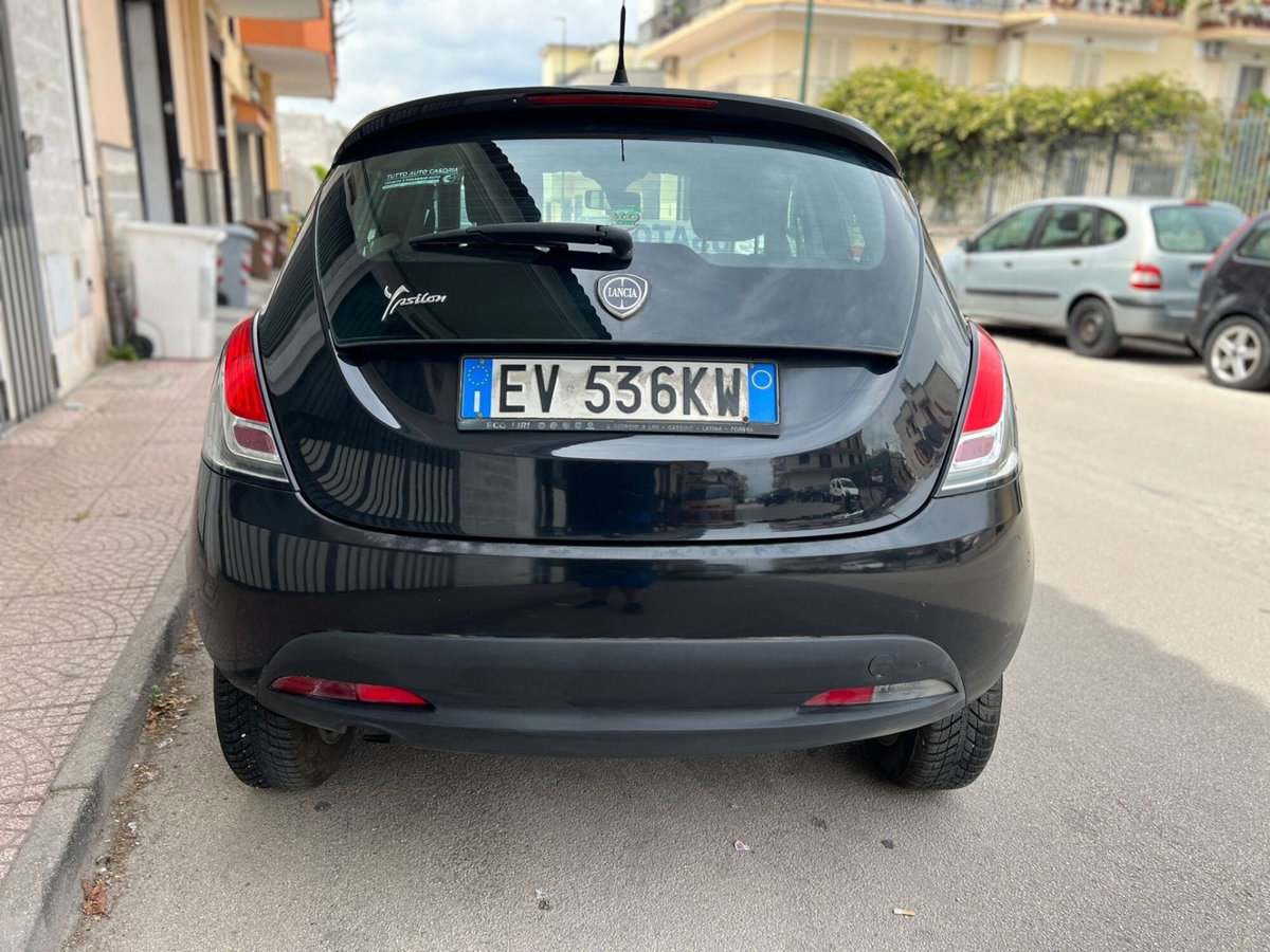Lancia Ypsilon 0.9 TwinAir 85 CV 5 porte Metano Ecochic Elle (6)