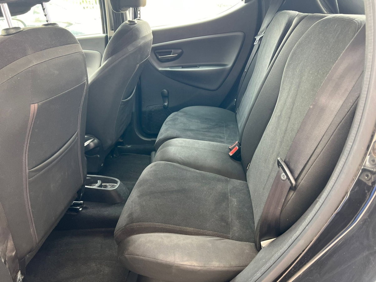 Lancia Ypsilon 0.9 TwinAir 85 CV 5 porte Metano Ecochic Elle (7)