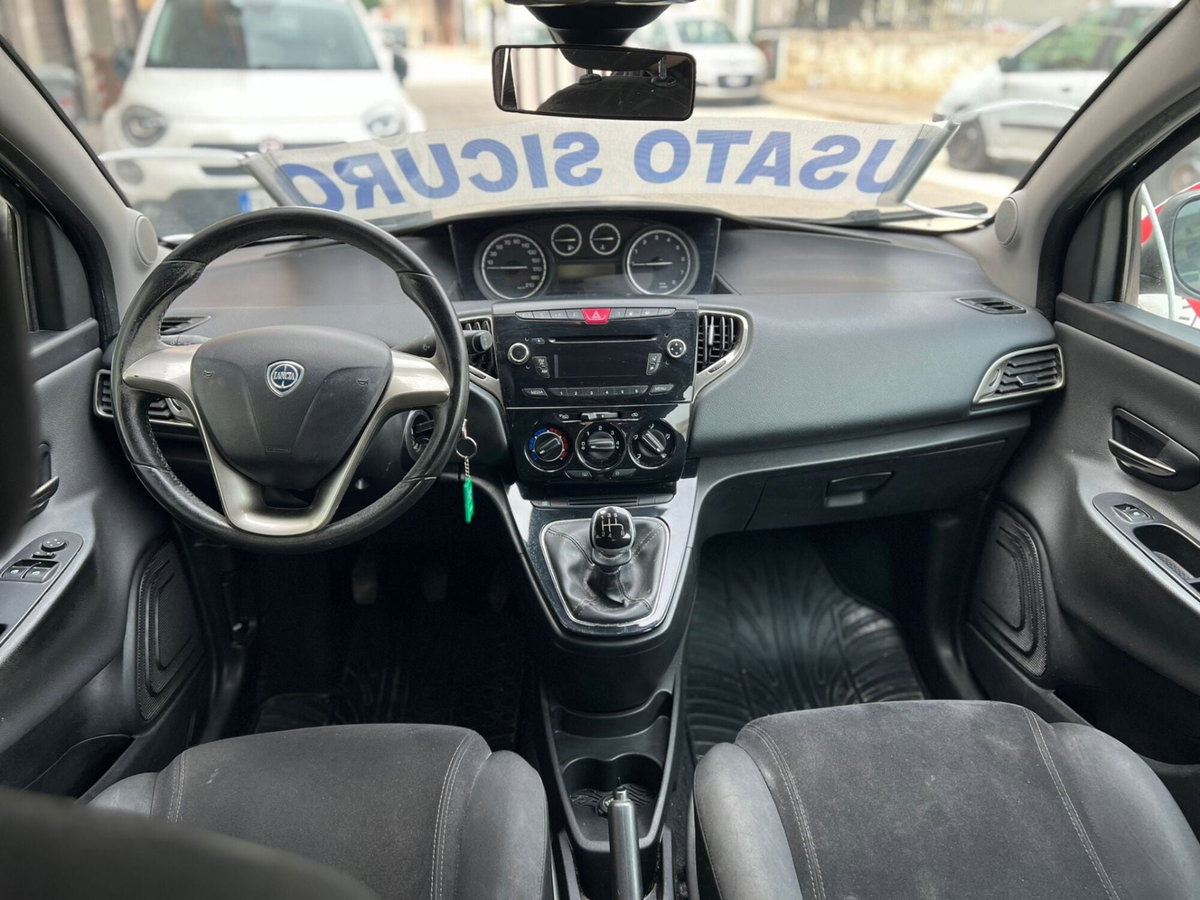 Lancia Ypsilon 0.9 TwinAir 85 CV 5 porte Metano Ecochic Elle (8)