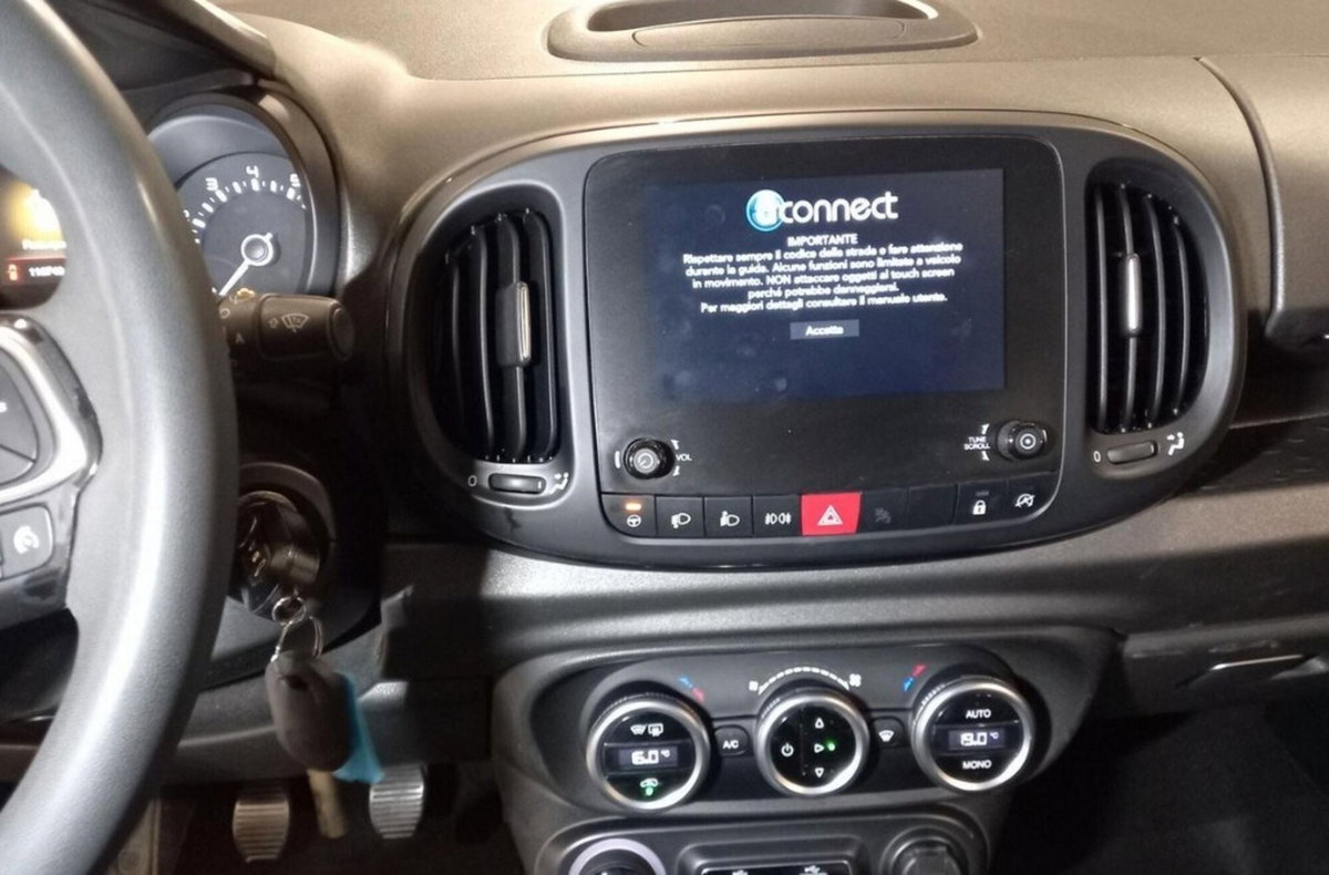 Fiat 500L 1.4 95 CV Cross (10)