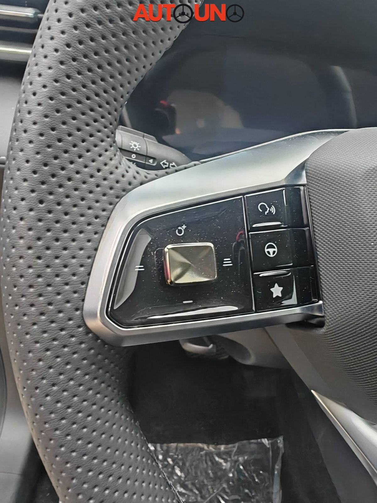 Mg ZS 1.5 hybrid+ Luxury auto (12)