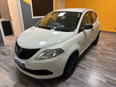 Lancia Ypsilon 1.2 69 CV 5 porte S&S Black and Noir usata