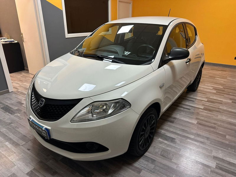 Lancia Ypsilon 1.2 69 CV 5 porte S&S Black and Noir