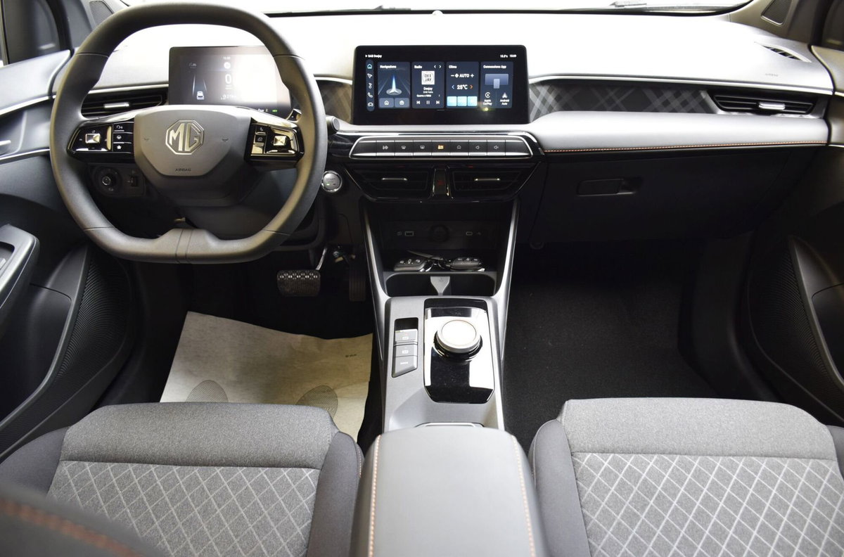 Mg MG3 1.5 hybrid+ Comfort auto (14)