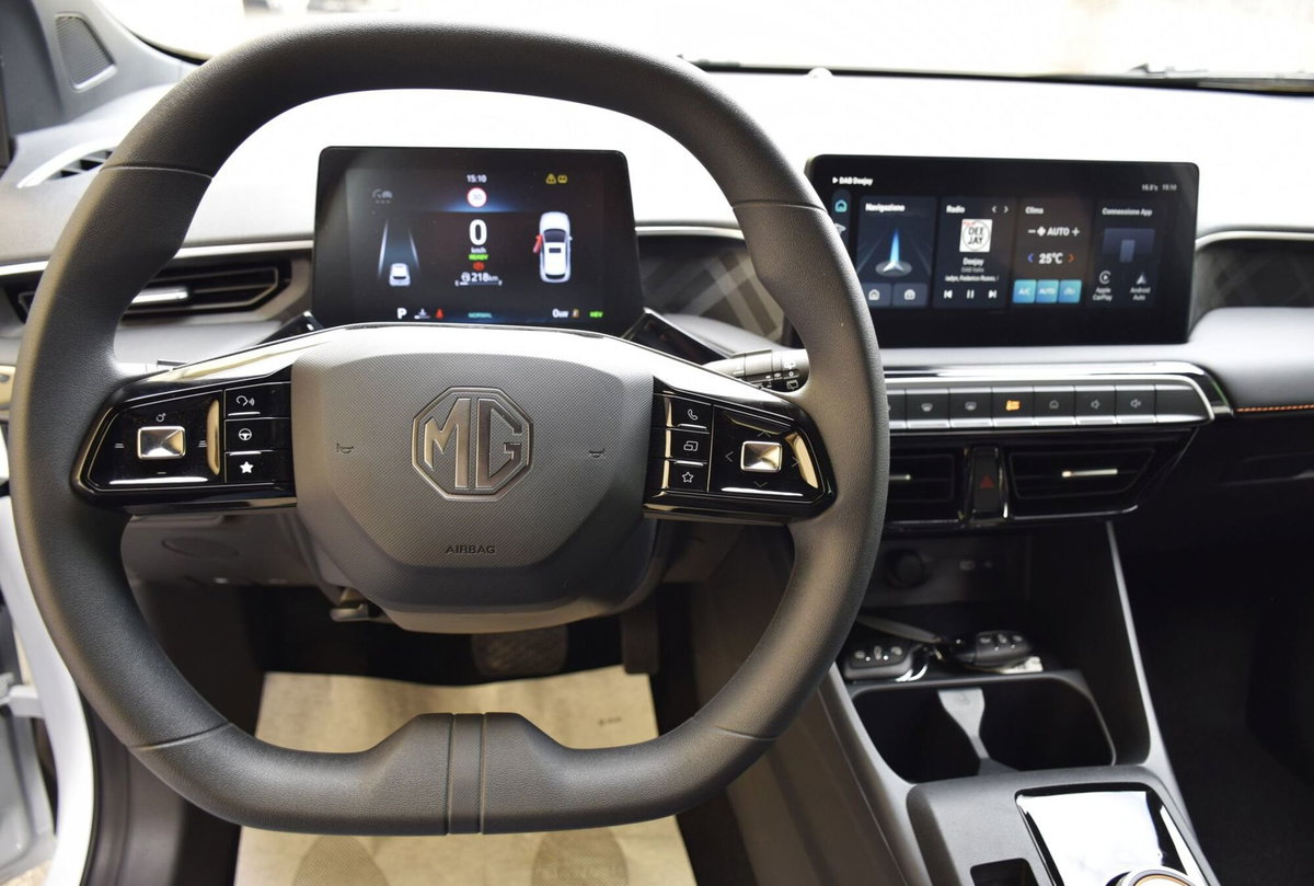 Mg MG3 1.5 hybrid+ Comfort auto (15)