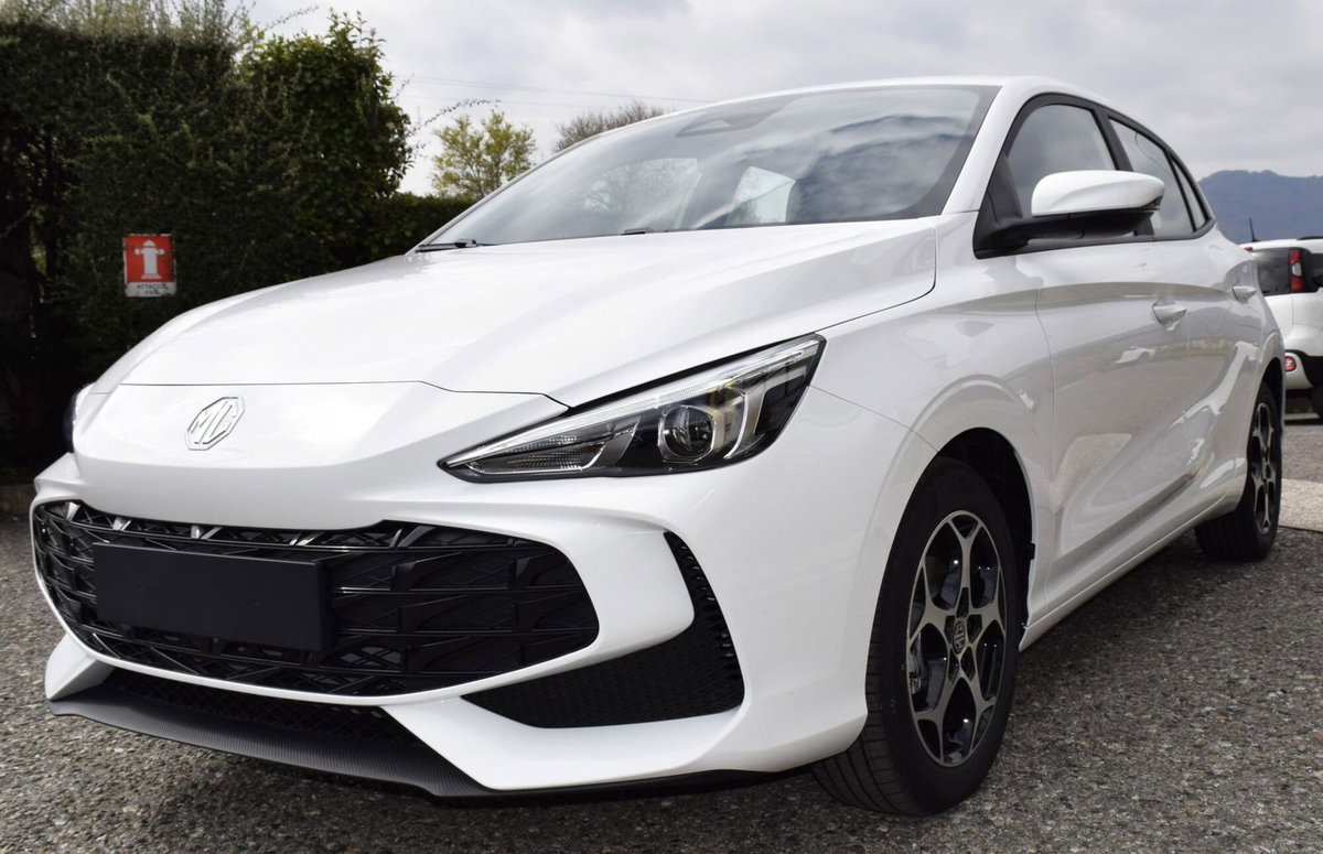 Mg MG3 1.5 hybrid+ Comfort auto (3)