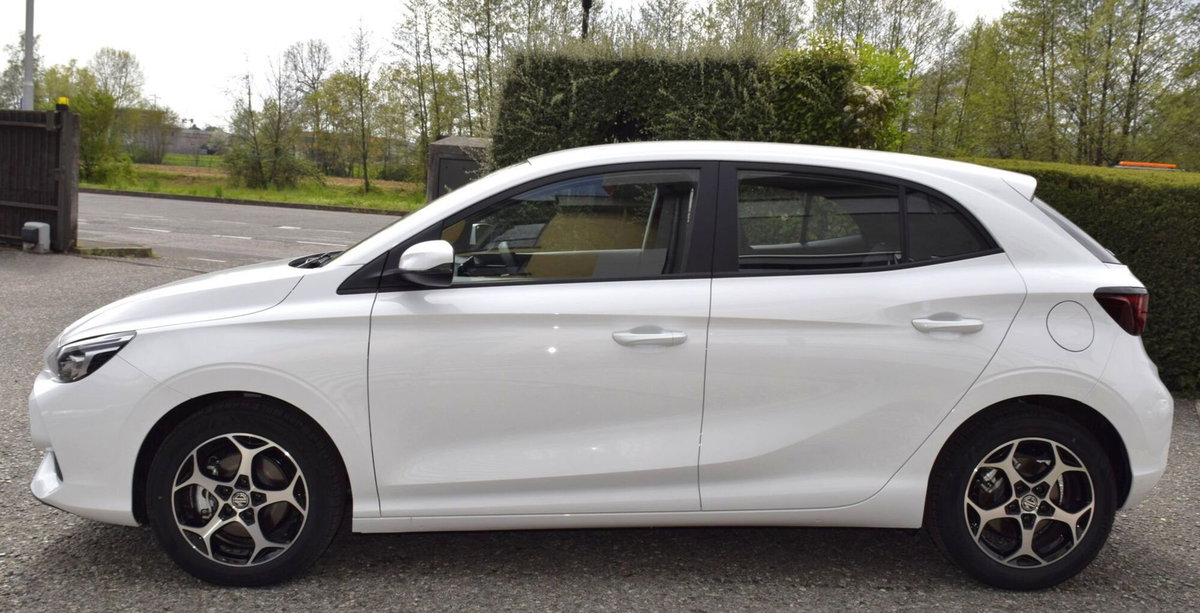 Mg MG3 1.5 hybrid+ Comfort auto (9)