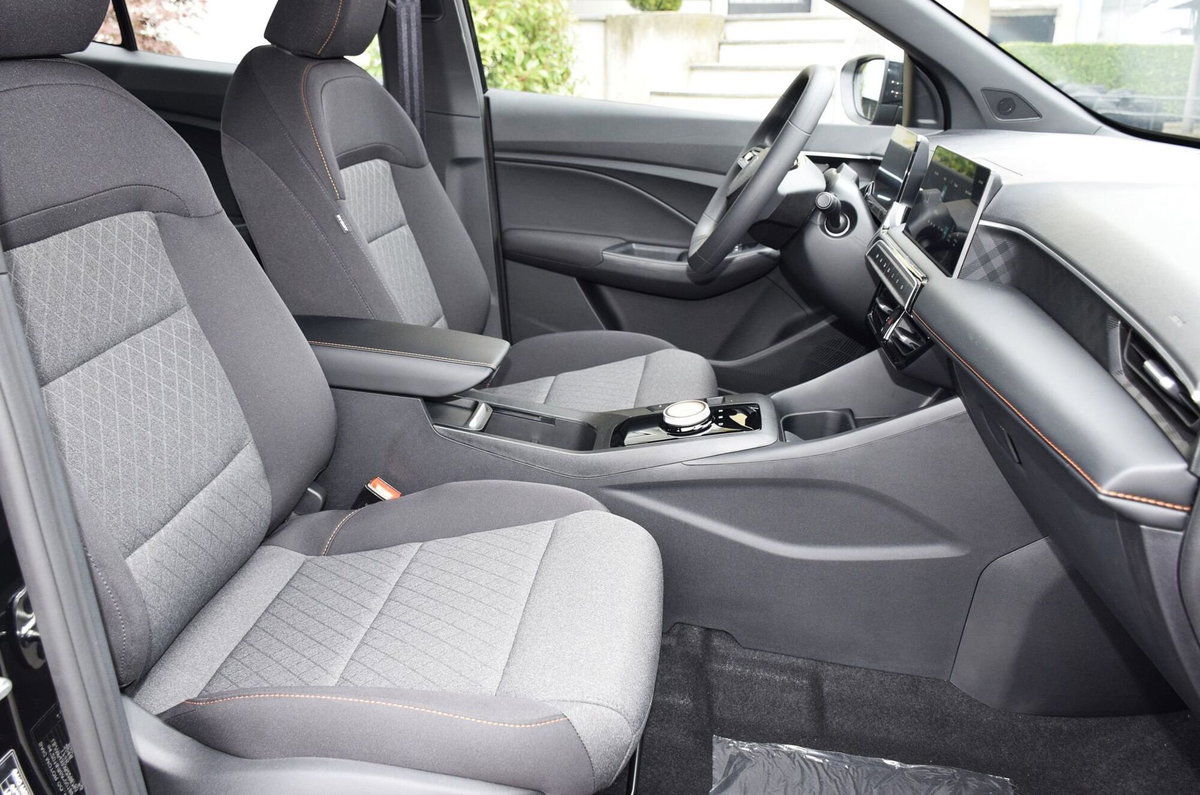 Mg MG3 1.5 hybrid+ Comfort auto (11)