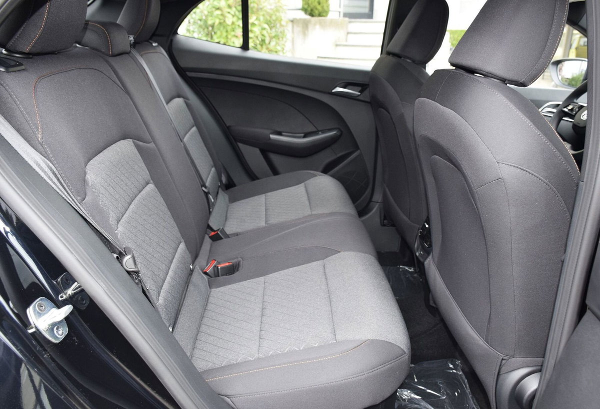 Mg MG3 1.5 hybrid+ Comfort auto (12)