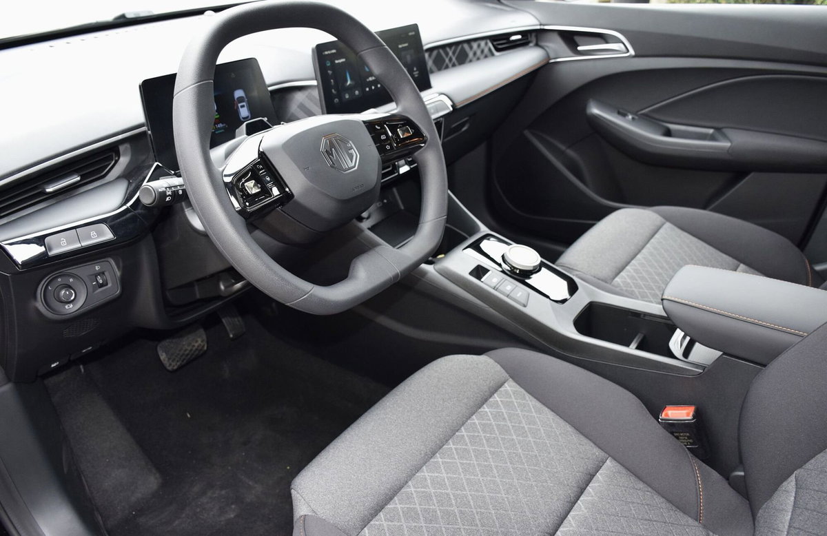 Mg MG3 1.5 hybrid+ Comfort auto (15)