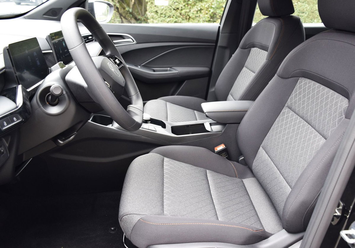 Mg MG3 1.5 hybrid+ Comfort auto (16)