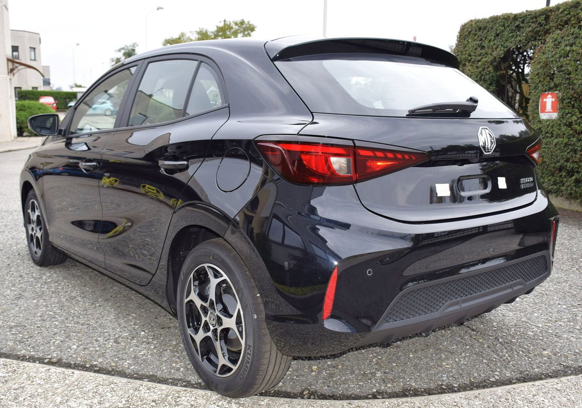 Mg MG3 1.5 hybrid+ Comfort auto (8)