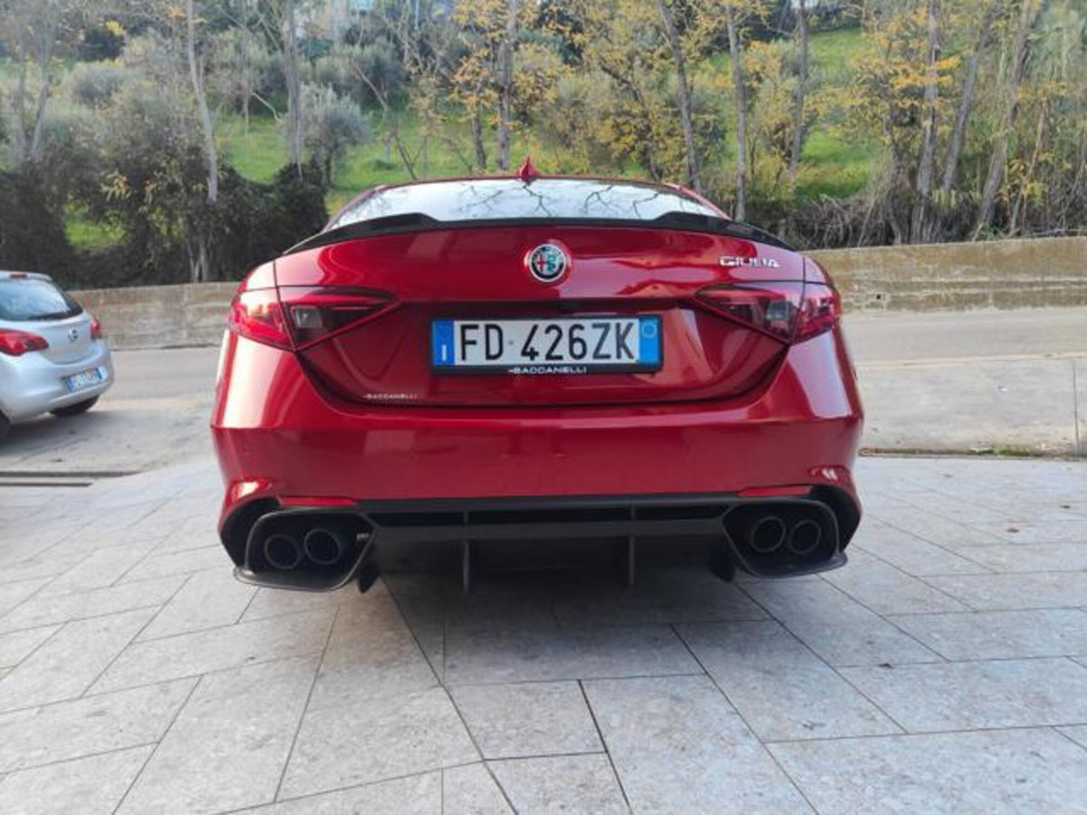 Alfa Romeo Giulia 2.9 T V6 Quadrifoglio (11)