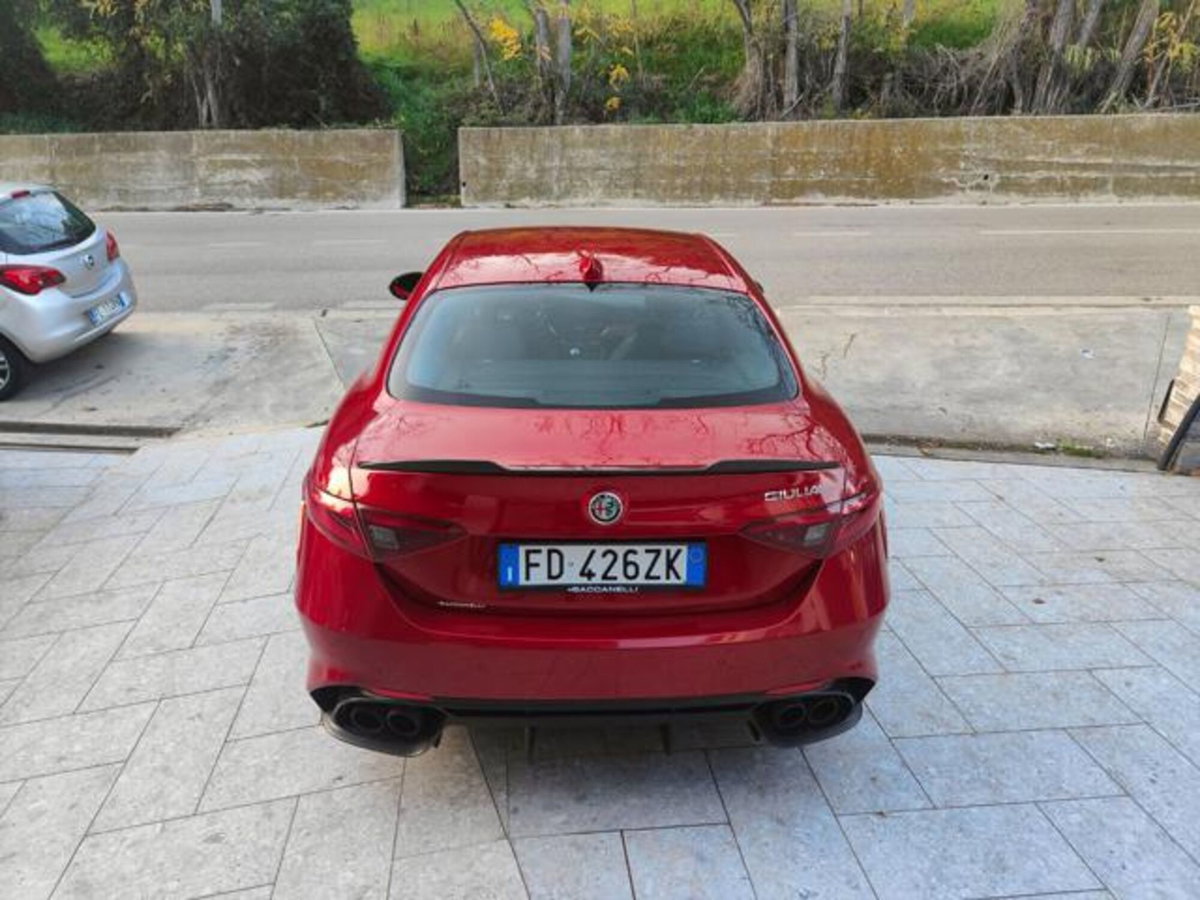 Alfa Romeo Giulia 2.9 T V6 Quadrifoglio (10)
