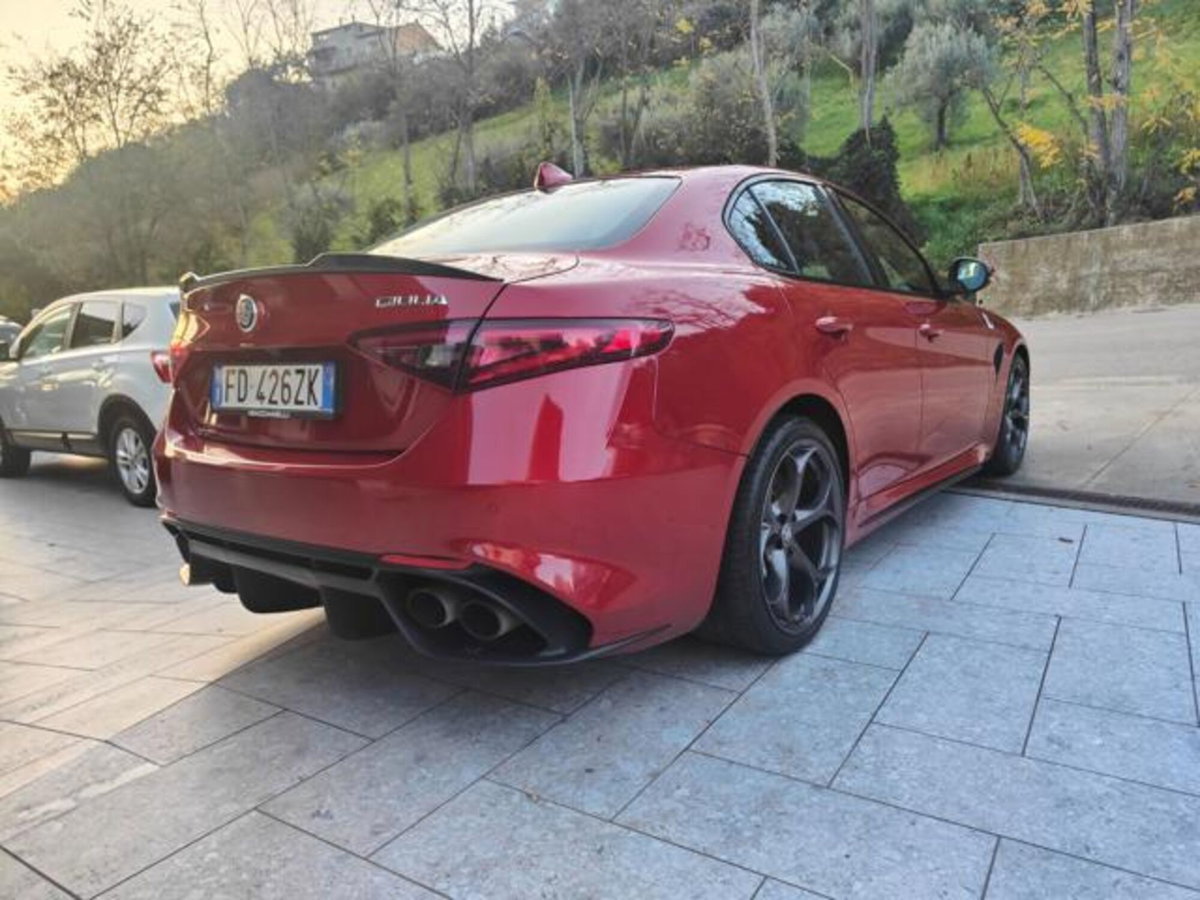 Alfa Romeo Giulia 2.9 T V6 Quadrifoglio (8)