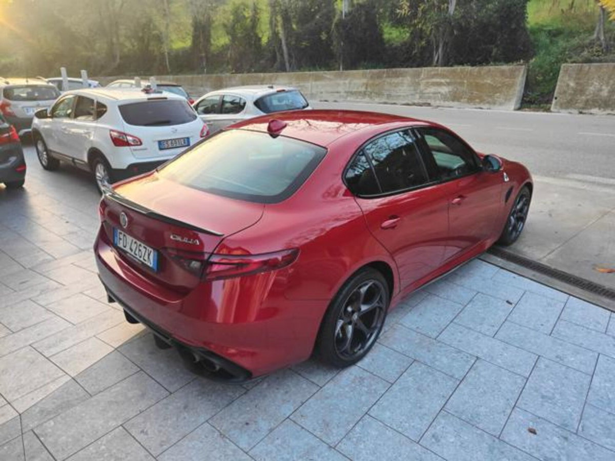 Alfa Romeo Giulia 2.9 T V6 Quadrifoglio (9)