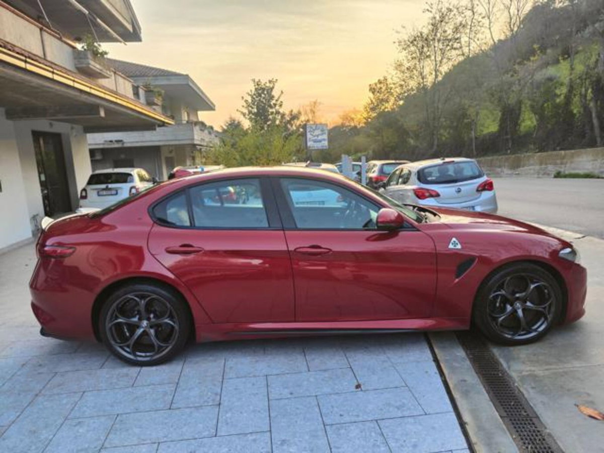Alfa Romeo Giulia 2.9 T V6 Quadrifoglio (7)