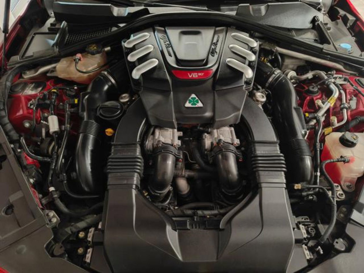 Alfa Romeo Giulia 2.9 T V6 Quadrifoglio (16)