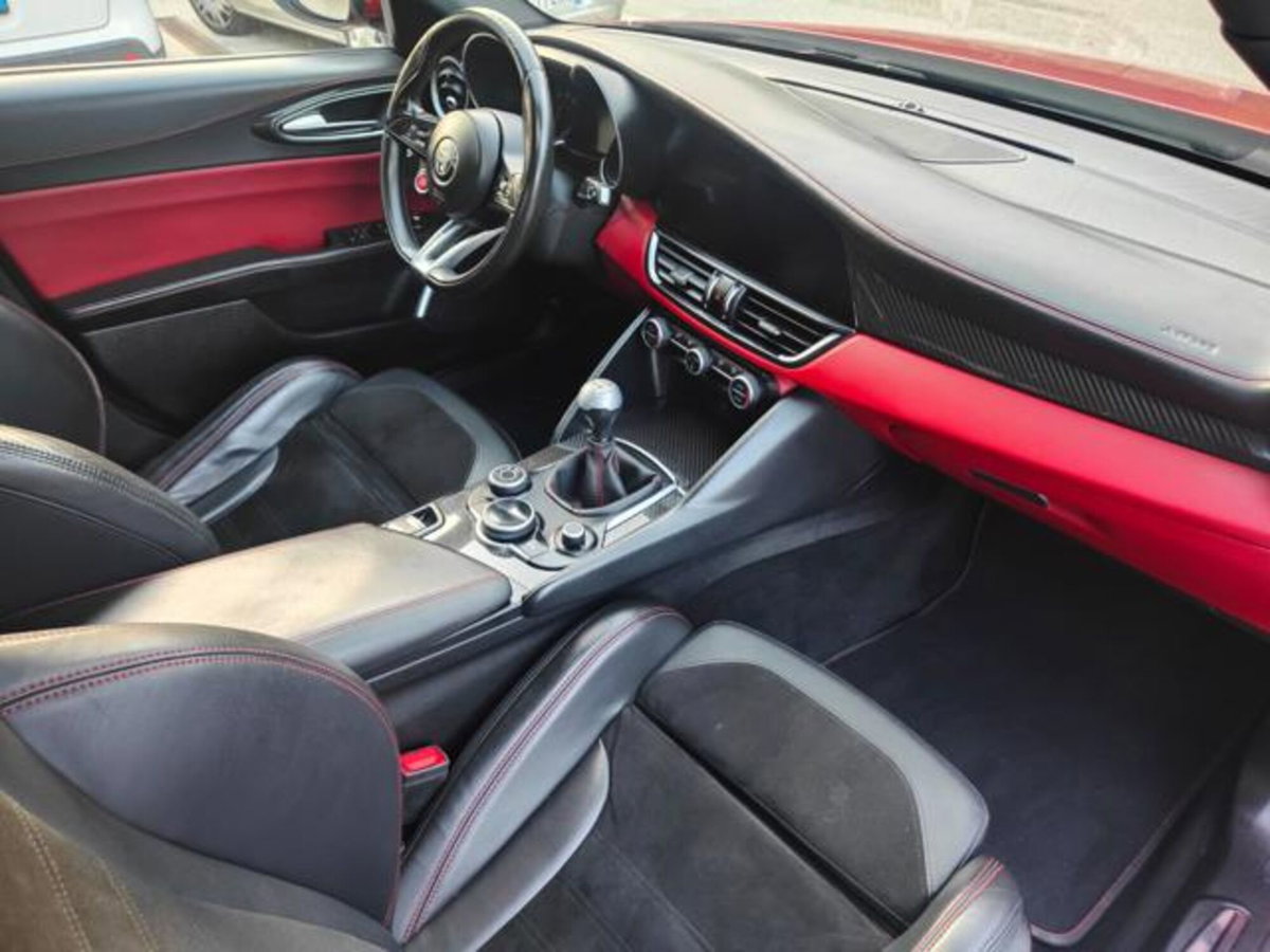 Alfa Romeo Giulia 2.9 T V6 Quadrifoglio (18)