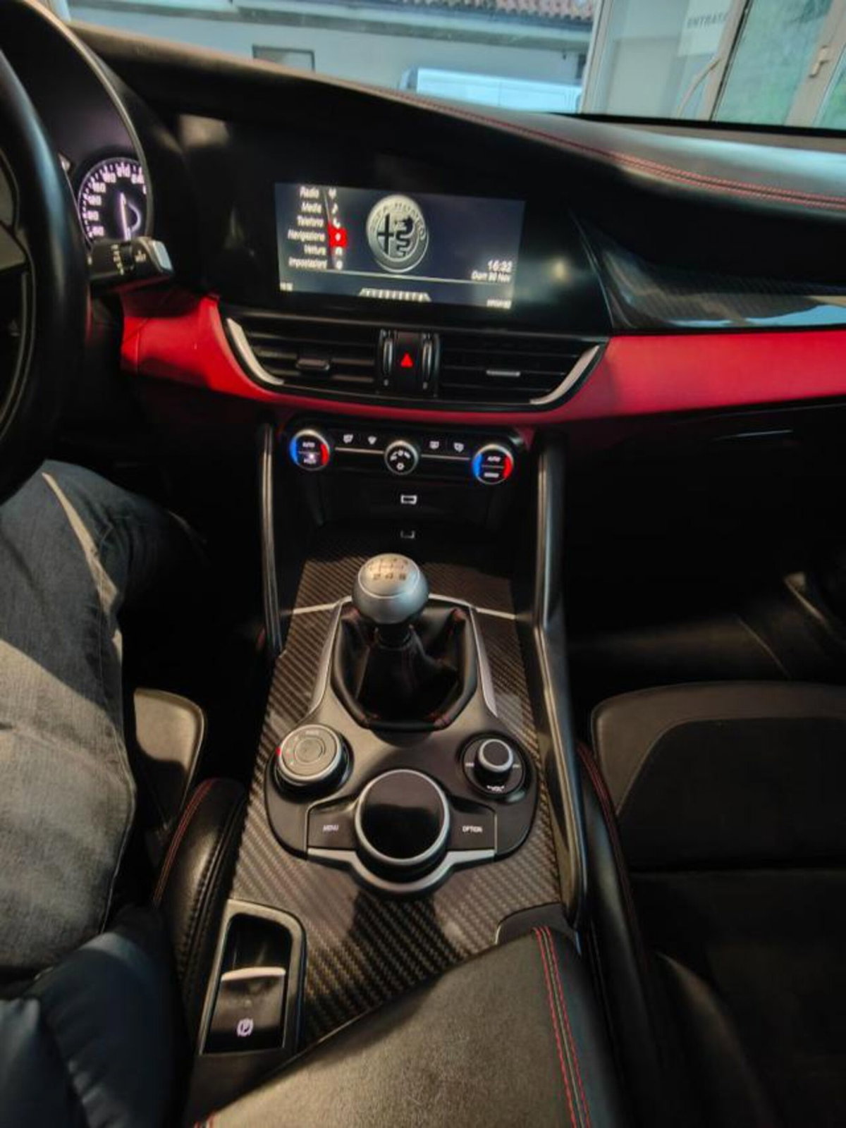 Alfa Romeo Giulia 2.9 T V6 Quadrifoglio (19)