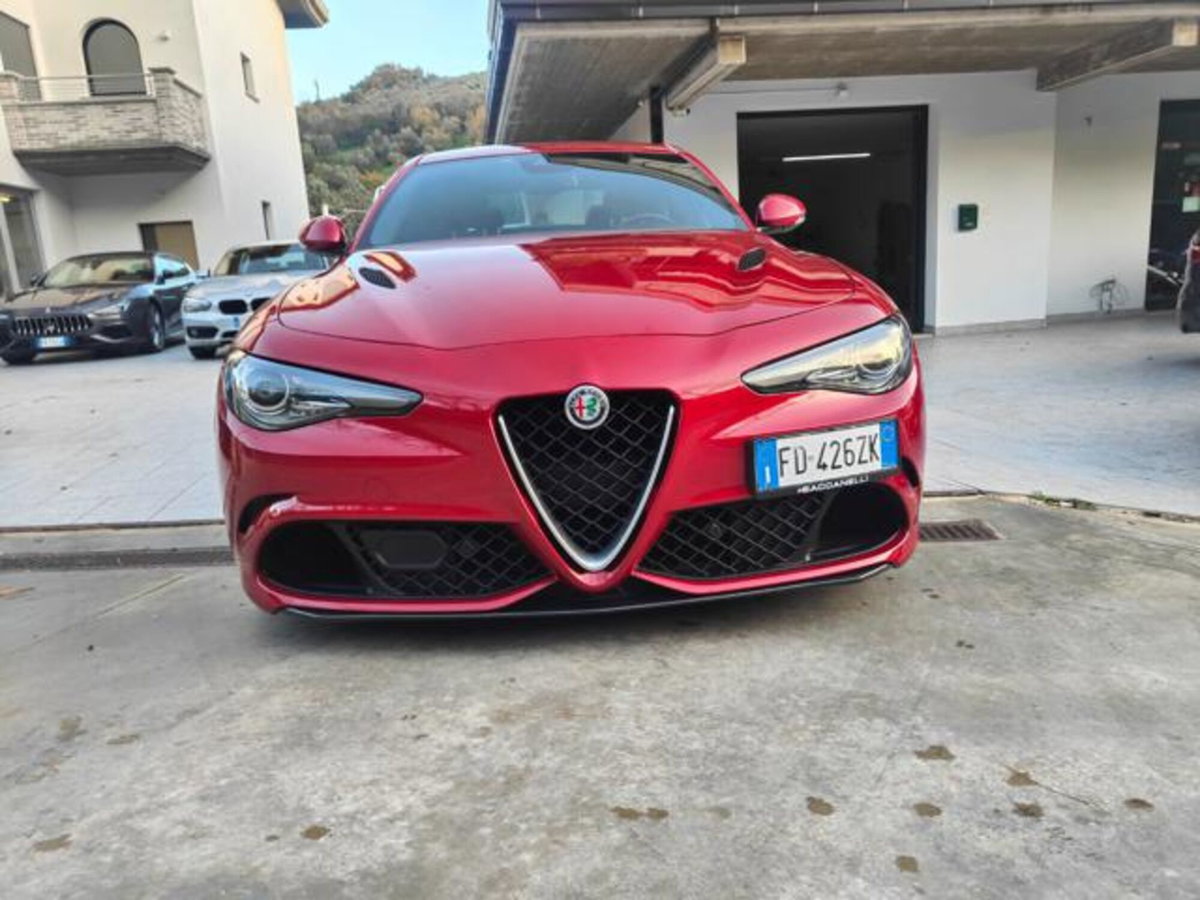 Alfa Romeo Giulia 2.9 T V6 Quadrifoglio (4)