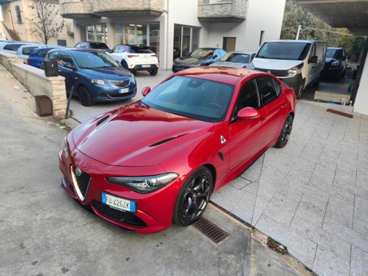 Alfa Romeo Giulia 2.9 T V6 Quadrifoglio (2)