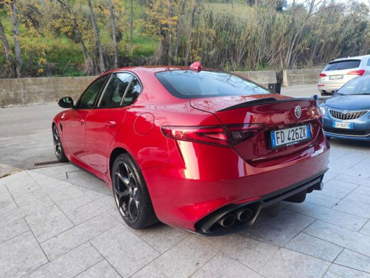 Alfa Romeo Giulia 2.9 T V6 Quadrifoglio (12)