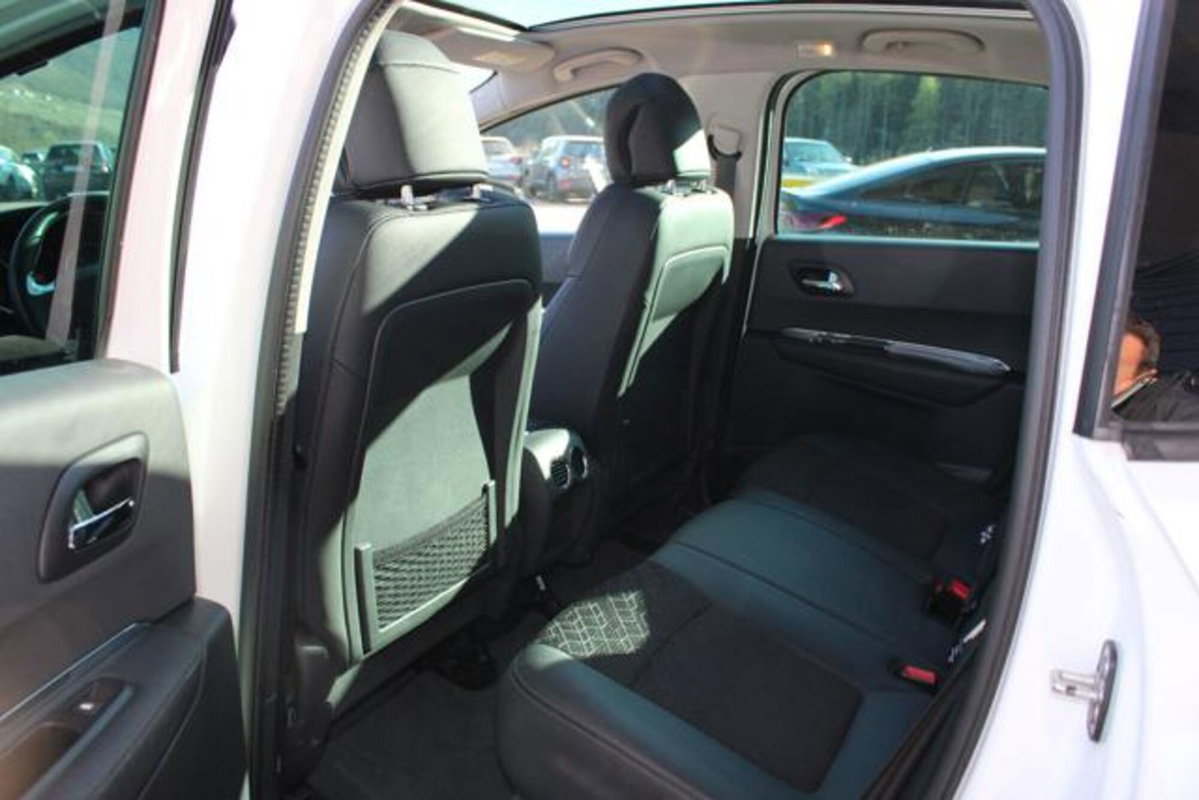 Peugeot 3008 HYbrid4 (13)