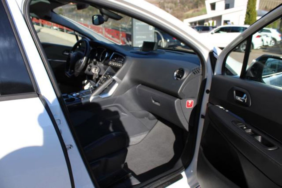 Peugeot 3008 HYbrid4 (17)