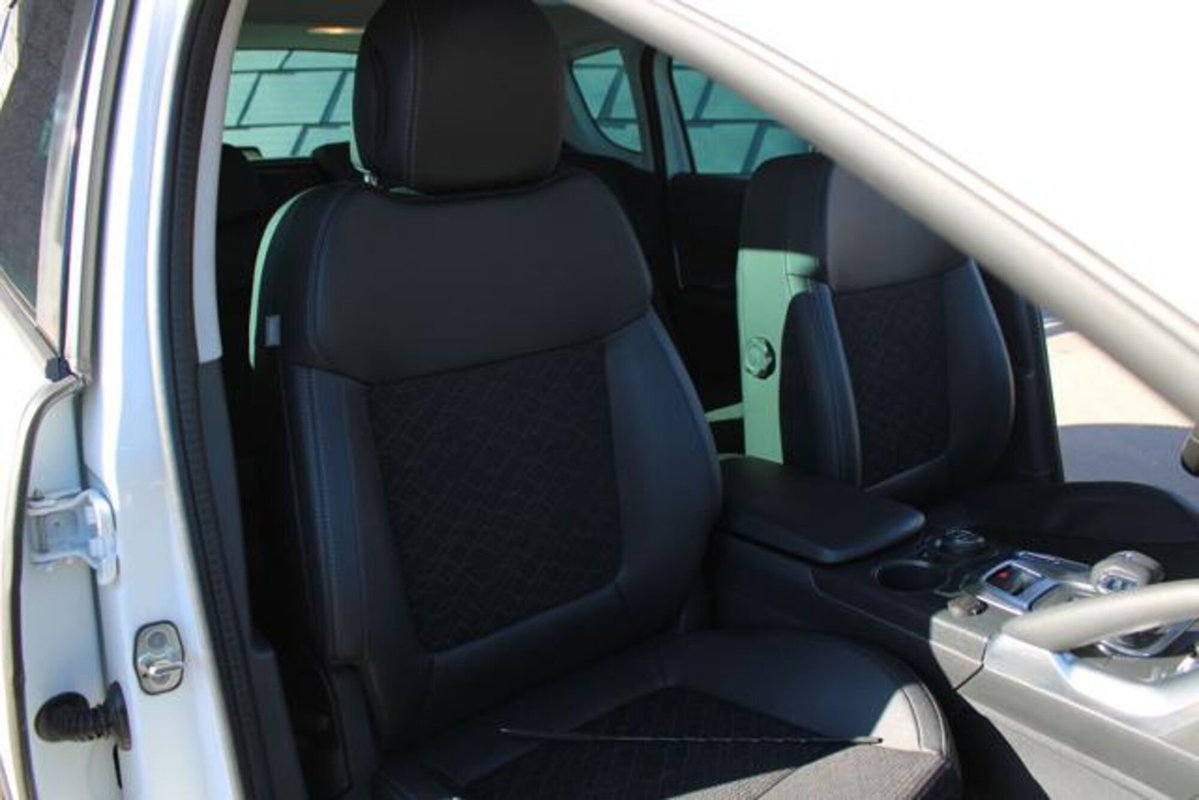 Peugeot 3008 HYbrid4 (18)