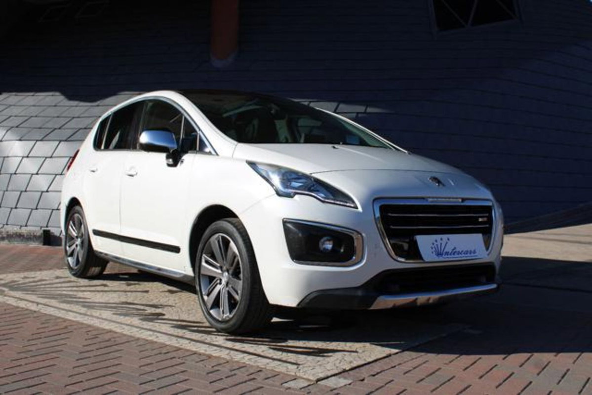Peugeot 3008 HYbrid4 (2)