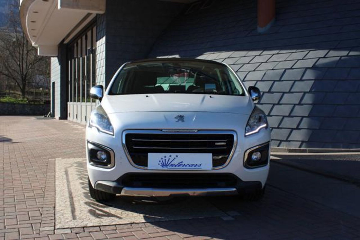 Peugeot 3008 HYbrid4 (3)