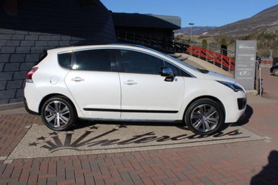 Peugeot 3008 HYbrid4 (5)