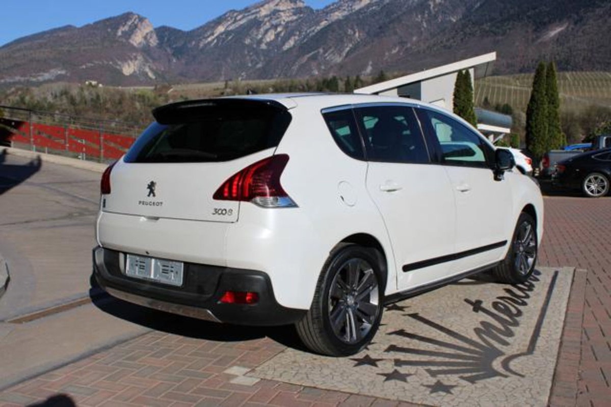 Peugeot 3008 HYbrid4 (6)