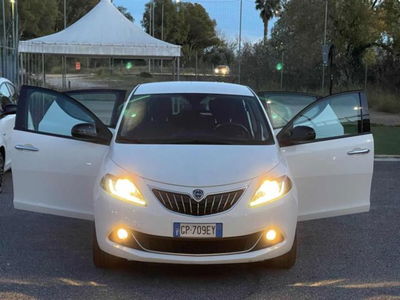 Lancia Ypsilon 1.0 FireFly 5 porte S&S Hybrid Gold Plus usata