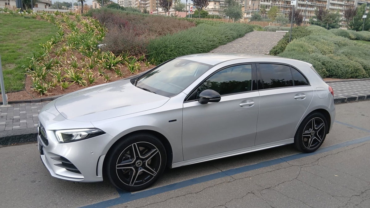 Mercedes-Benz Classe A 250 e Automatic Plug-in hybrid Premium (2)