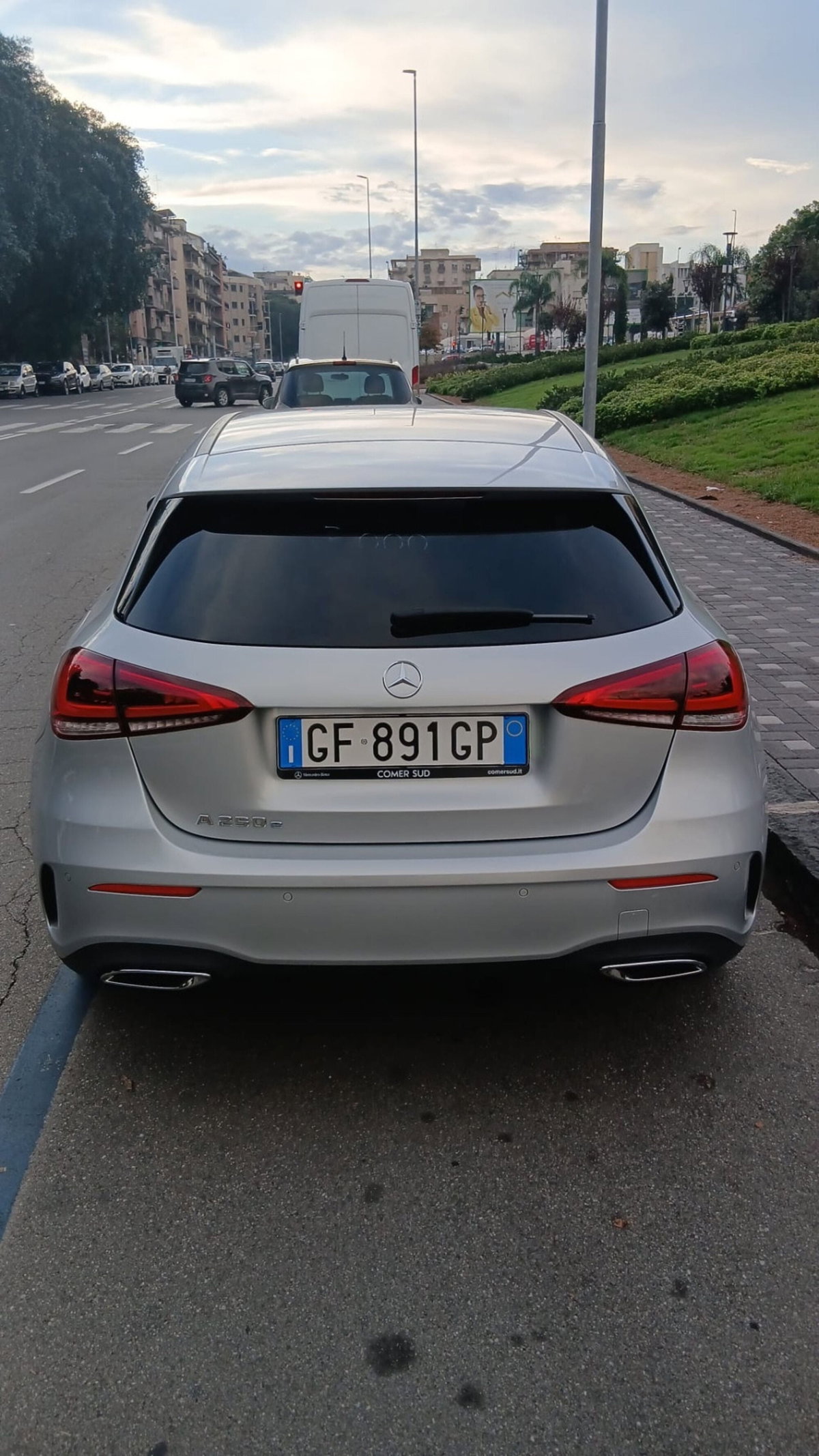 Mercedes-Benz Classe A 250 e Automatic Plug-in hybrid Premium (4)