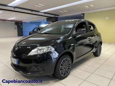 Lancia Ypsilon 1.0 FireFly 5 porte S&S Hybrid Ecochic Silver usata