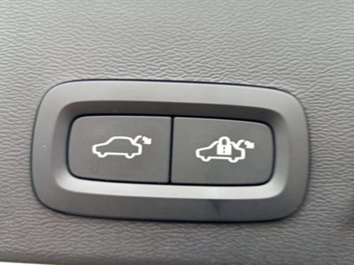Volvo XC40 T4 Recharge Plug-in Hybrid R-design (12)