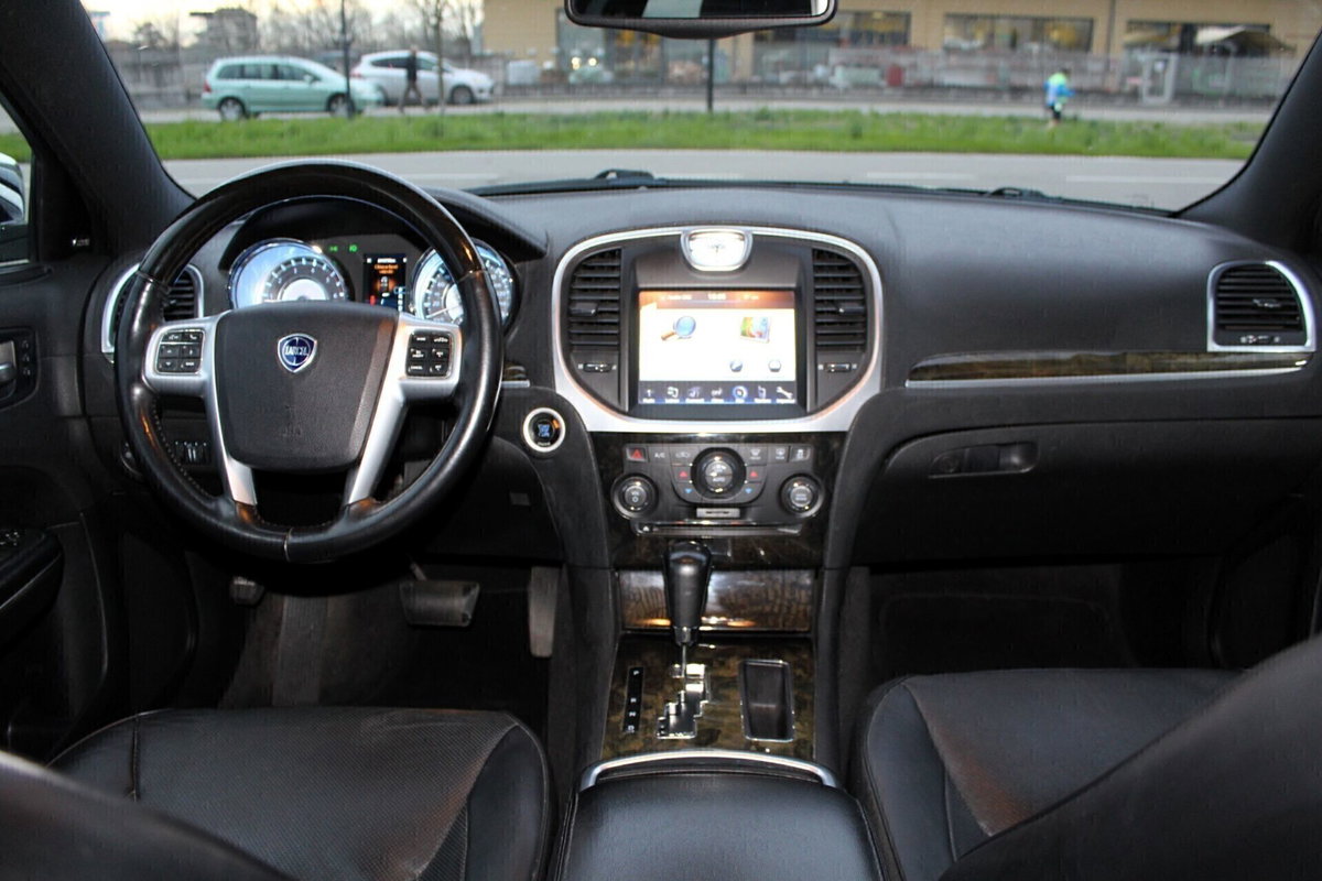 Lancia Thema 3.0 V6 Multijet II 239 CV Executive (17)